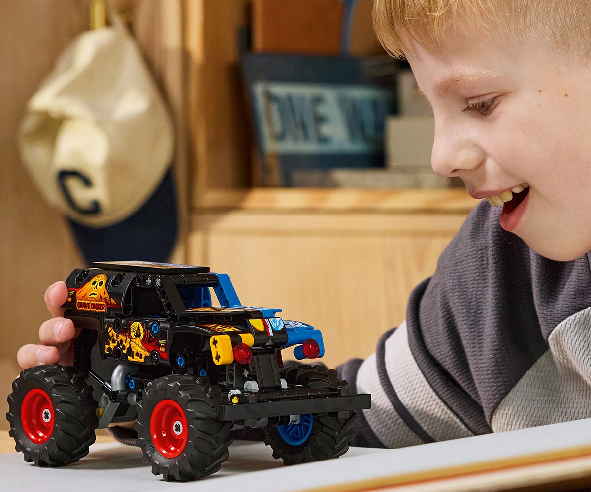 LEGO® Technic 42219 - Monster Jam™ Grave Digger™ огън и лед - Image 2
